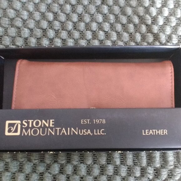 'Stone Mountain' Black and Tan Women's Leather Wallet! - Picture 1 of 9